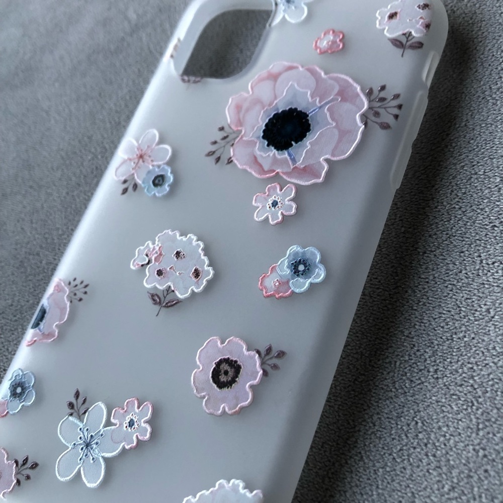 iPhone 11 Silicone Case with Delicate Flowers ~ Brand New!